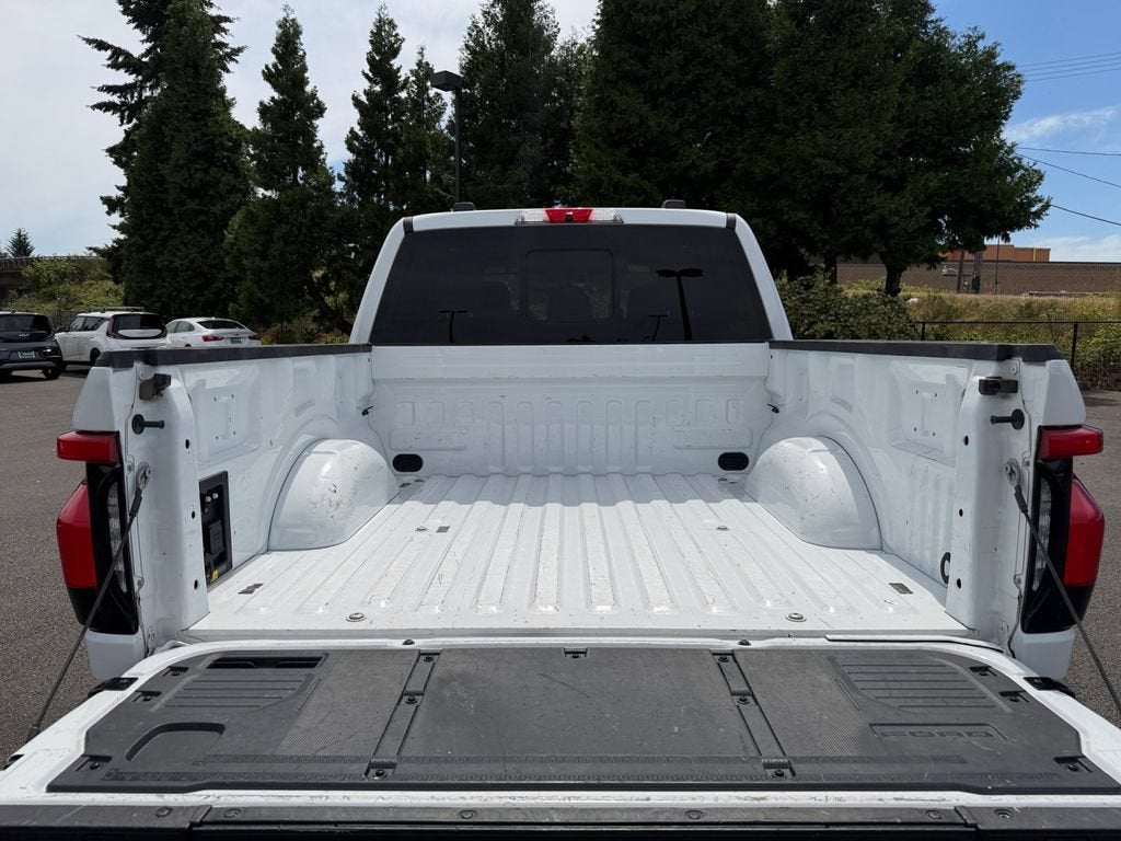 2023 Ford F-150 Lightning LARIAT