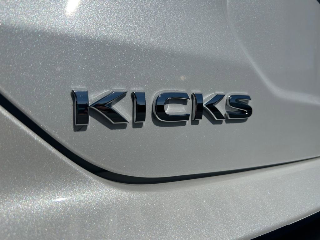 2021 Nissan Kicks SR
