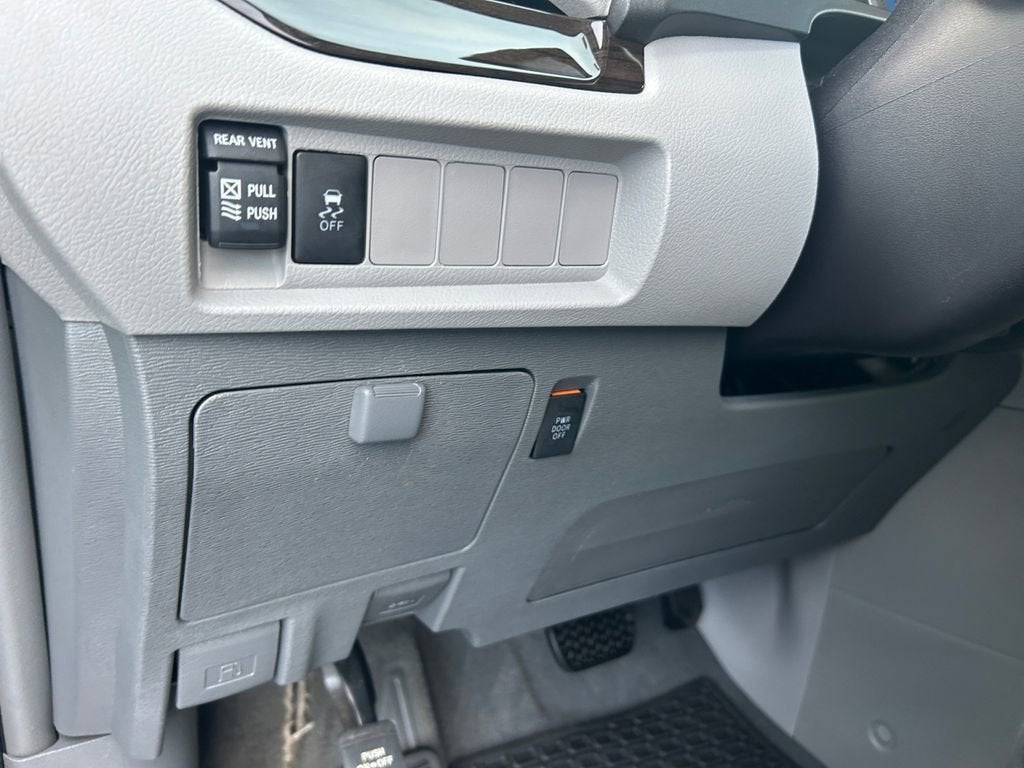 2019 Toyota Sienna XLE Auto Access Seat