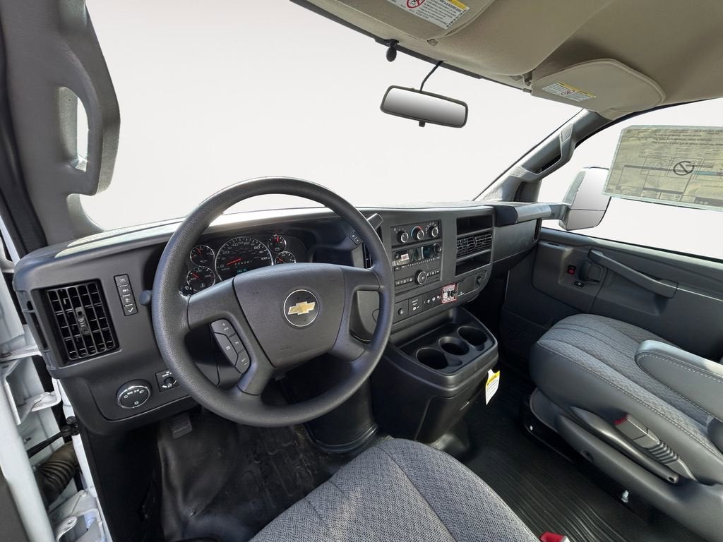 2025 Chevrolet Express Cutaway 3500 1WT