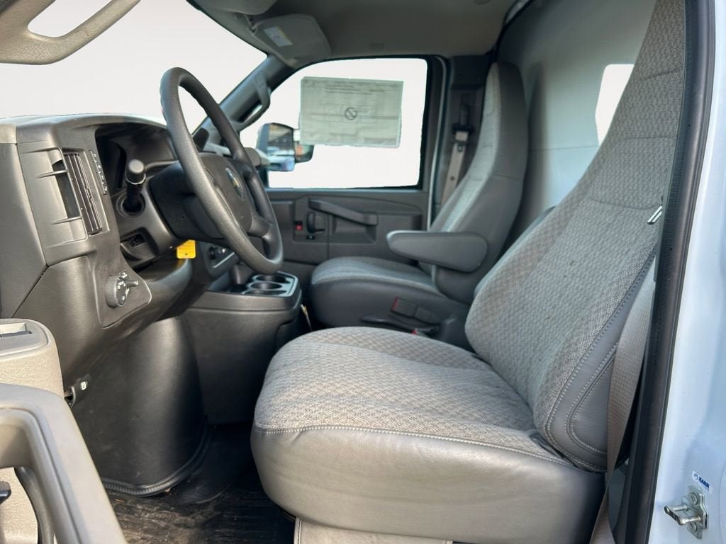 2025 Chevrolet Express Cutaway 3500 1WT