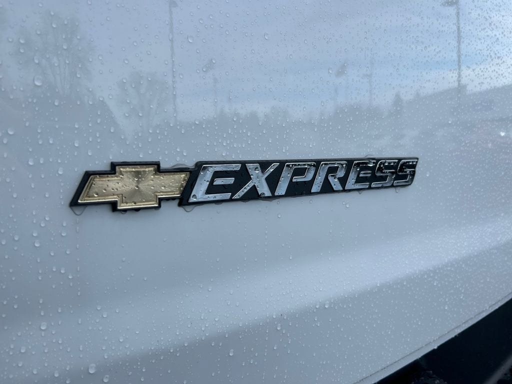 2025 Chevrolet Express Cargo WT