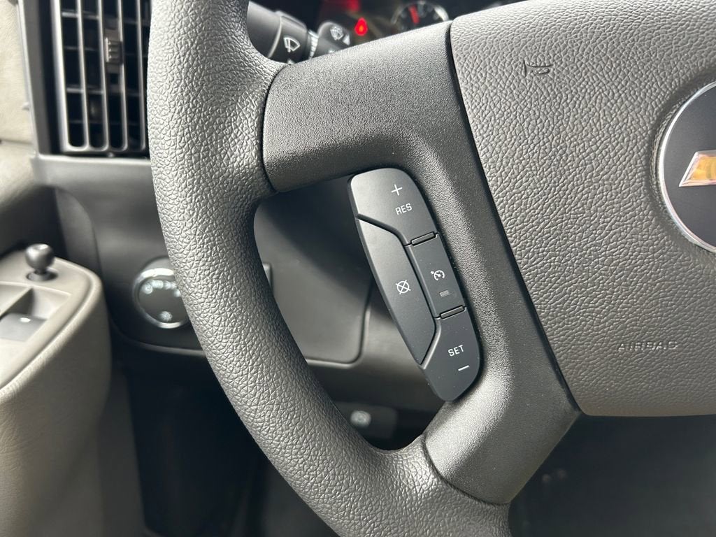 2025 Chevrolet Express Cargo WT