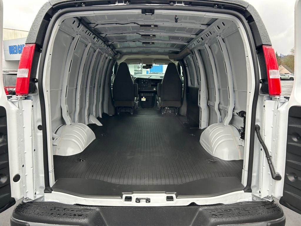 2026 Chevrolet Express Cargo 1WT