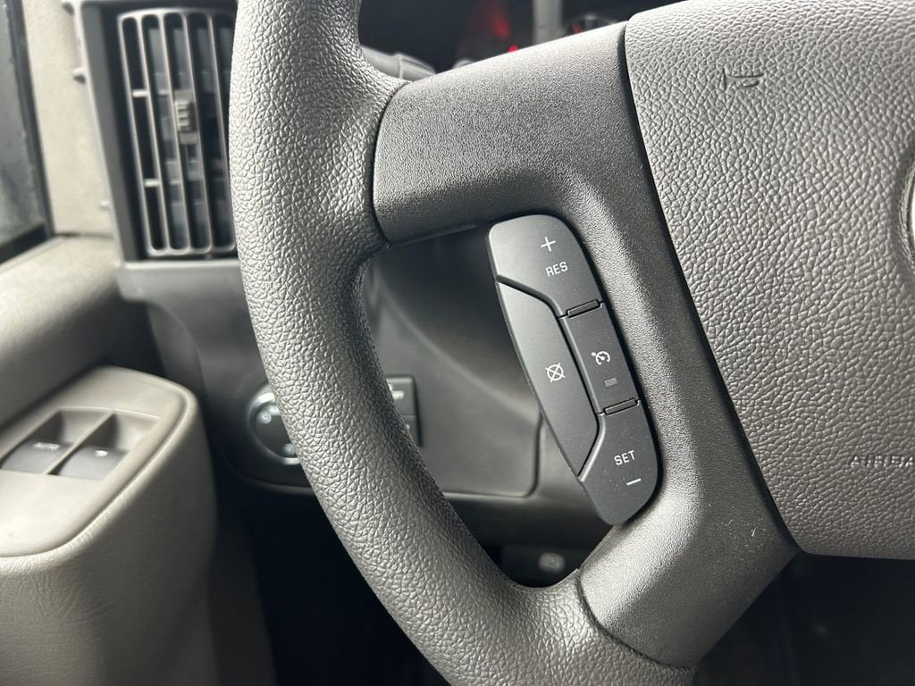 2025 GMC Savana Cutaway 3500 1WT