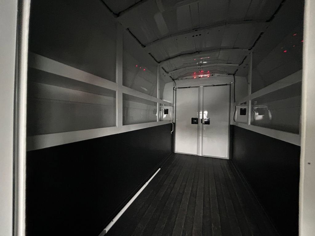 2025 GMC Savana Cutaway 3500 1WT