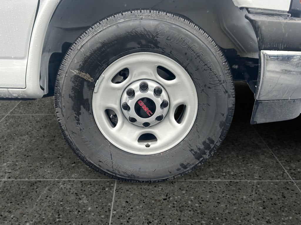 2025 GMC Savana Cutaway 3500 1WT