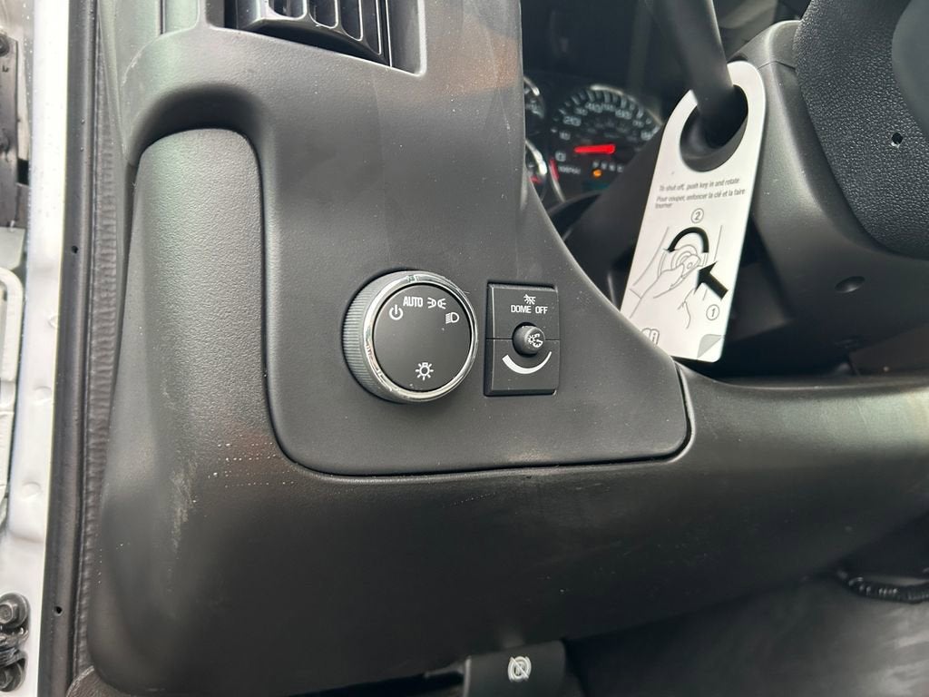 2025 GMC Savana Cutaway 3500 1WT