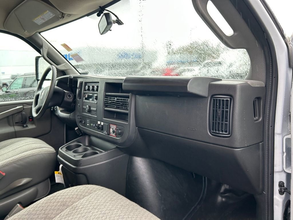 2025 GMC Savana Cutaway 3500 1WT