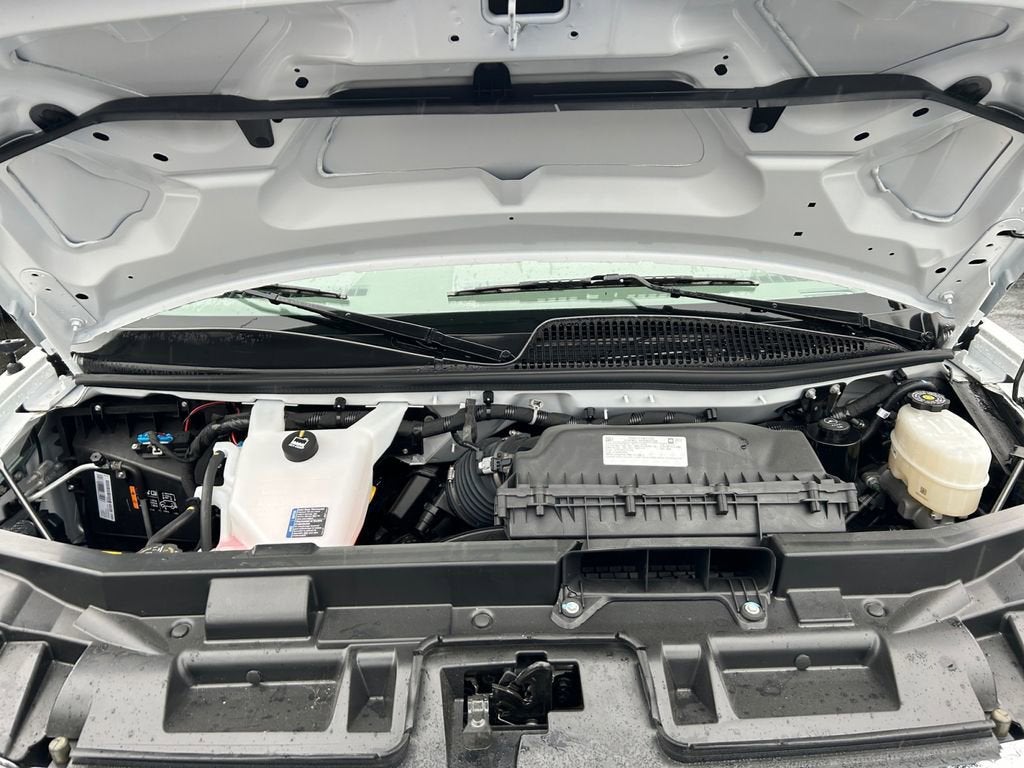 2025 GMC Savana Cutaway 3500 1WT