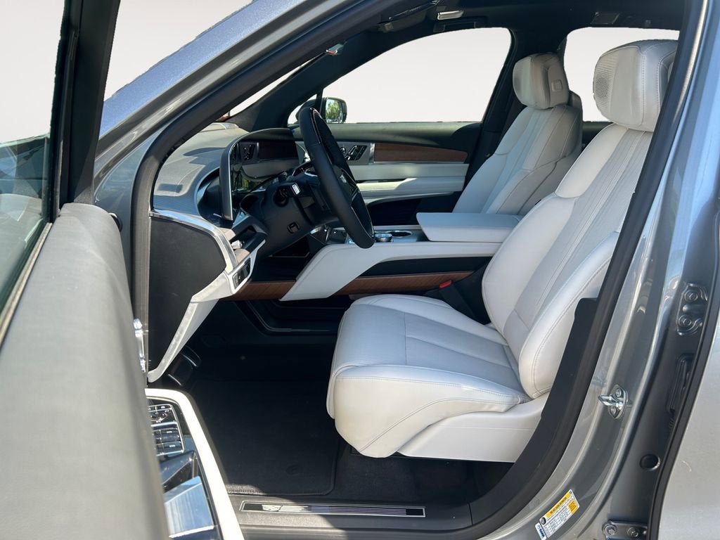 2026 Cadillac VISTIQ Luxury