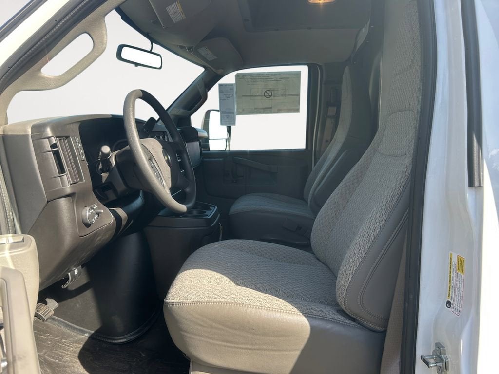 2024 Chevrolet Express Cutaway 3500 1WT