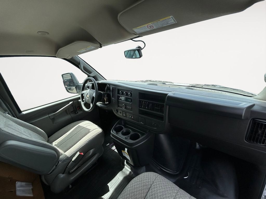 2025 Chevrolet Express Cutaway 3500 1WT