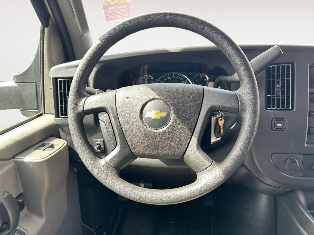 2025 Chevrolet Express Cutaway 3500 1WT