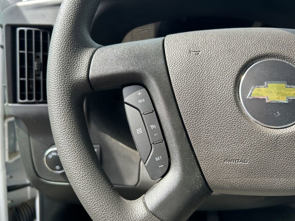 2025 Chevrolet Express Cutaway 3500 1WT