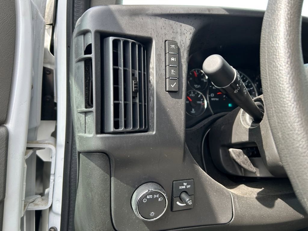 2025 Chevrolet Express Cutaway 3500 1WT