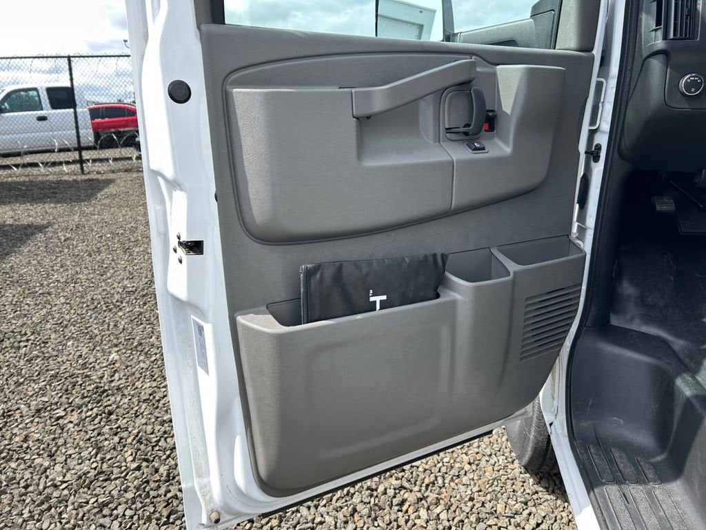 2025 Chevrolet Express Cutaway 3500 1WT