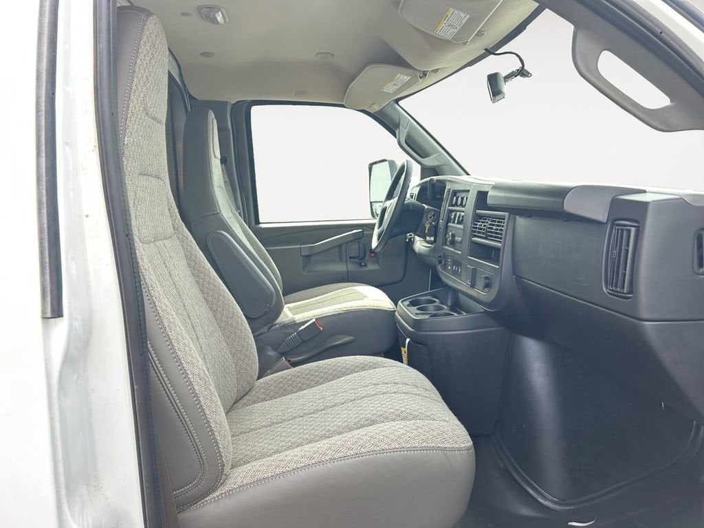 2025 Chevrolet Express Cutaway 3500 1WT