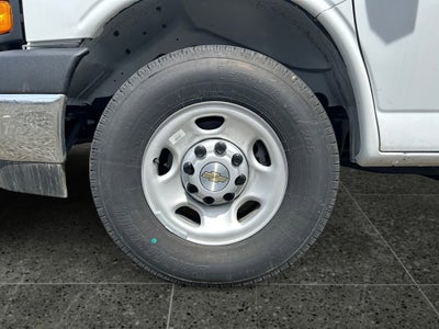 2025 Chevrolet Express Cutaway 3500 1WT