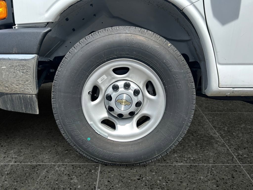 2025 Chevrolet Express Cutaway 3500 1WT