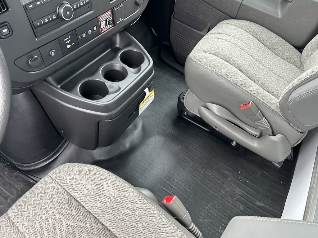 2025 Chevrolet Express Cutaway 3500 1WT