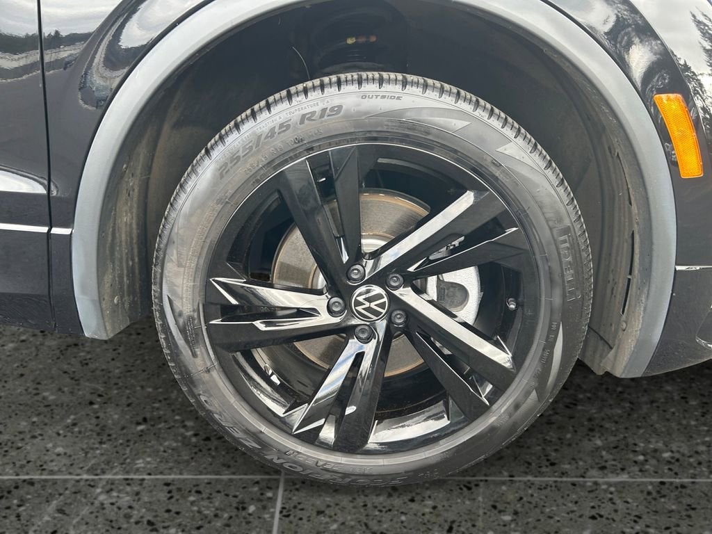 2023 Volkswagen Tiguan SE R-Line Black