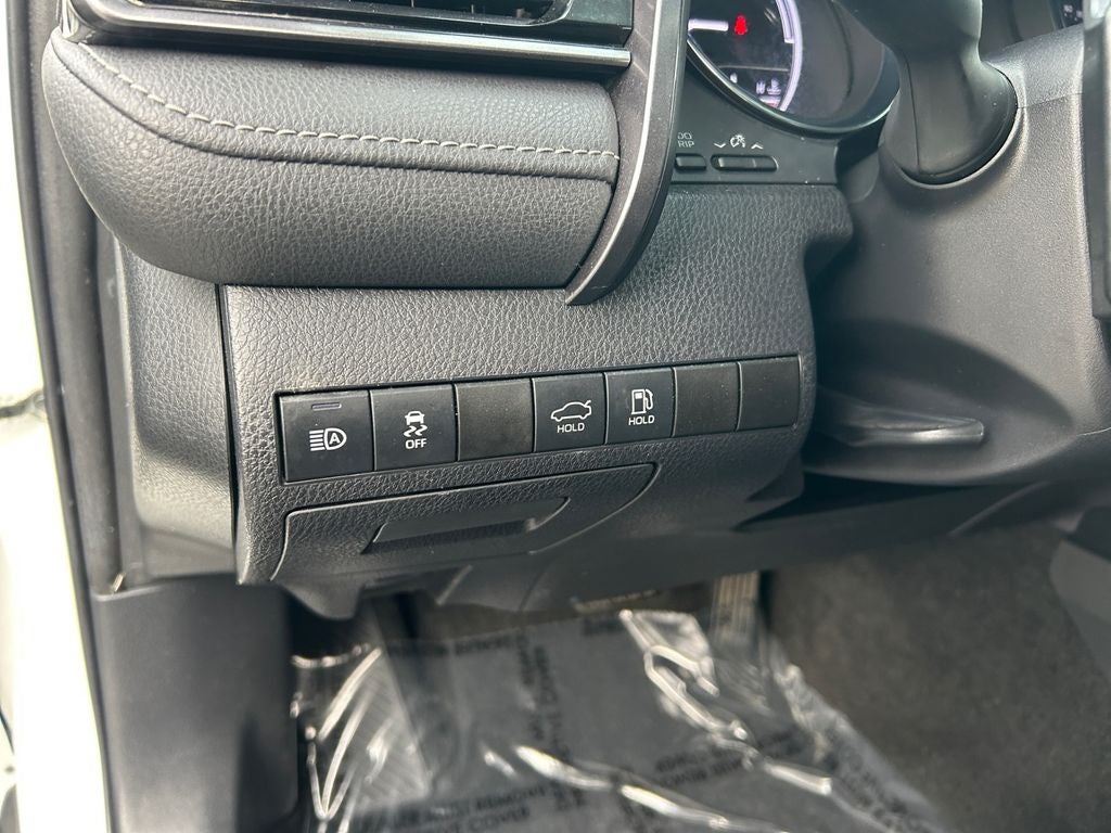 2019 Toyota Camry Hybrid SE