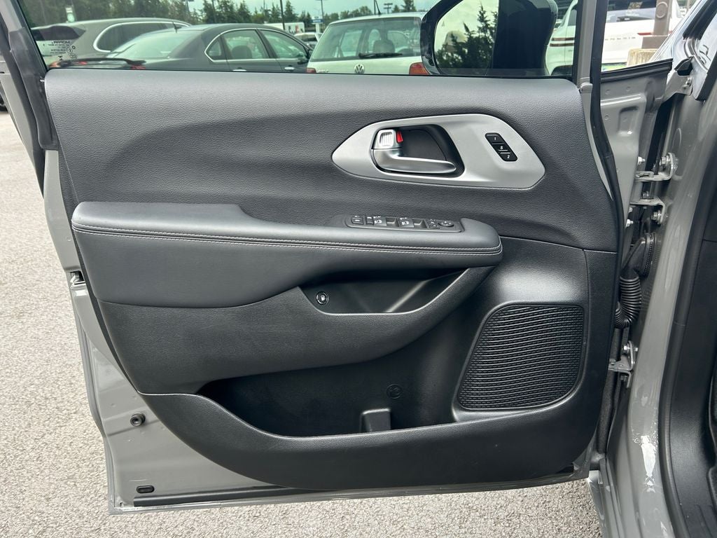2025 Chrysler Pacifica Hybrid Select Premium S Appearance