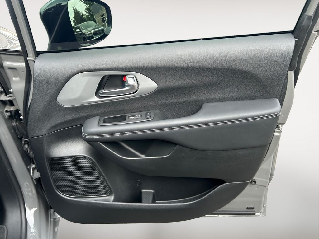 2025 Chrysler Pacifica Hybrid Select Premium S Appearance