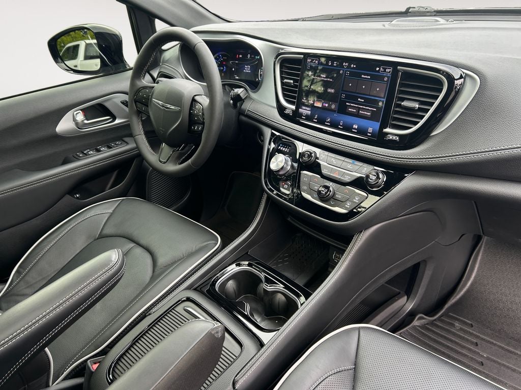 2025 Chrysler Pacifica Hybrid Select Premium S Appearance
