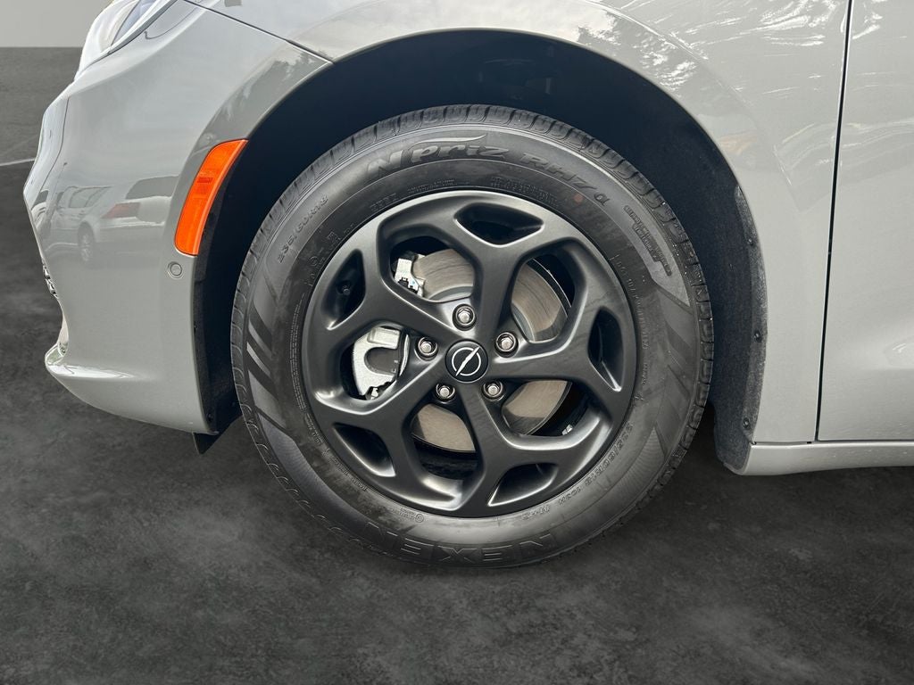 2025 Chrysler Pacifica Hybrid Select Premium S Appearance