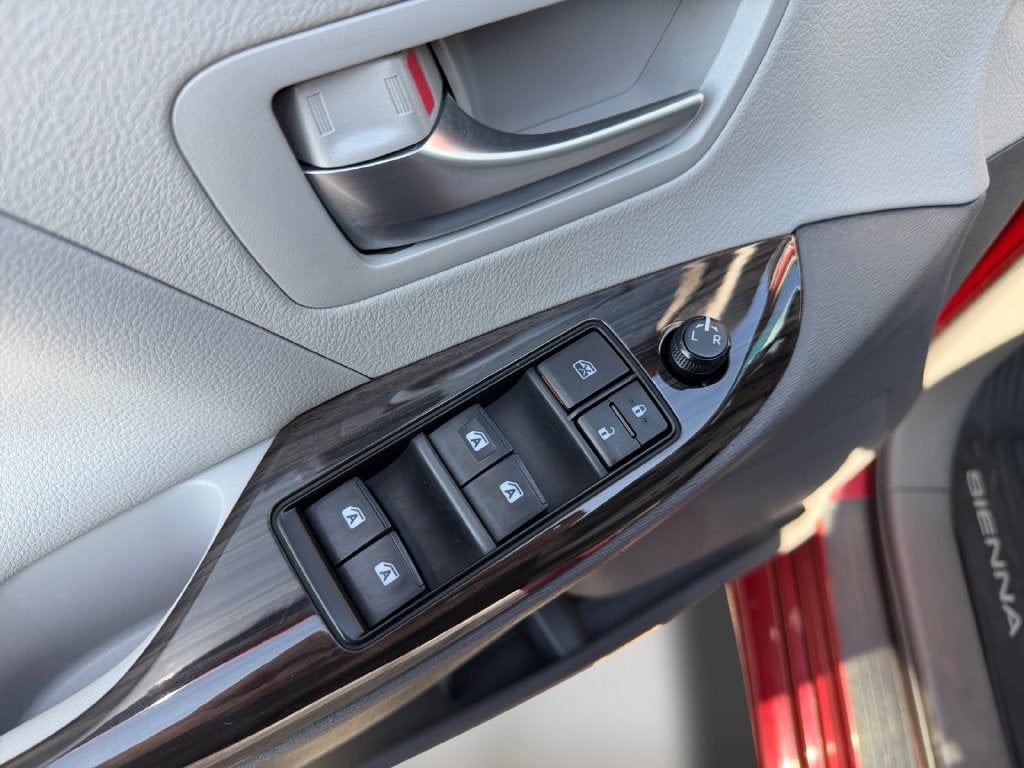 2018 Toyota Sienna XLE Premium 7 Passenger