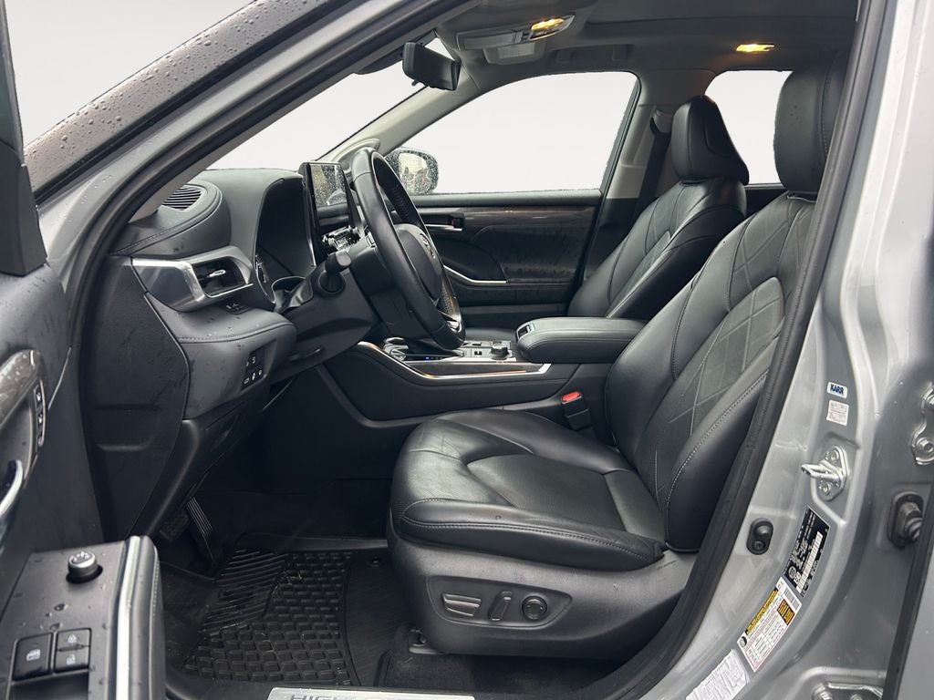 2022 Toyota Highlander Platinum