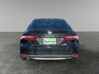 2022 Toyota Camry Hybrid XLE