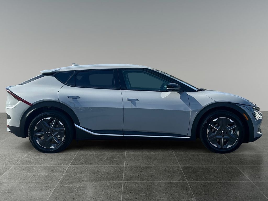 2025 Kia EV6 Light