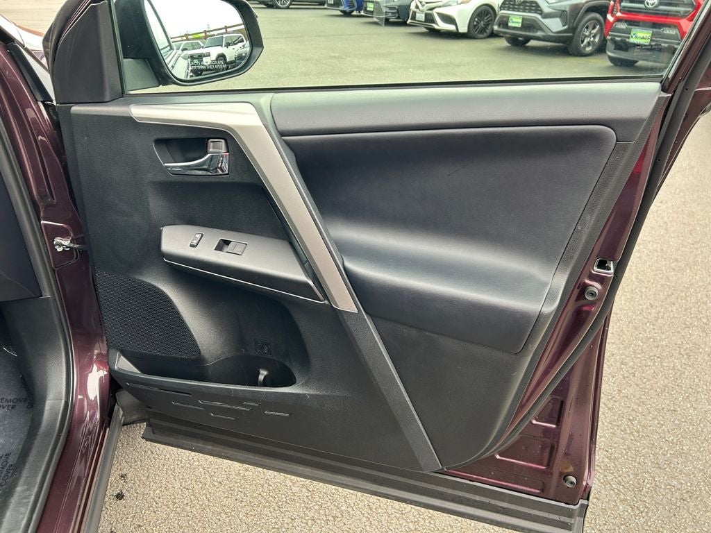 2017 Toyota RAV4 XLE 1 Owner Local