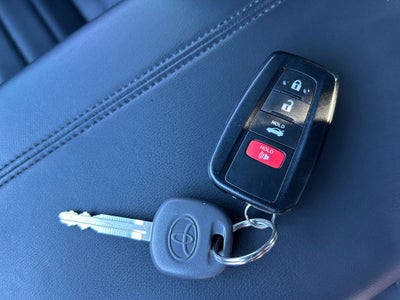 2021 Toyota Avalon Hybrid XSE