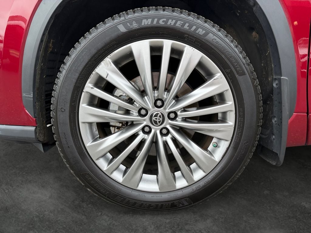 2022 Toyota Highlander Hybrid Platinum