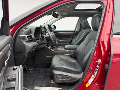 2022 Toyota Highlander Hybrid Platinum