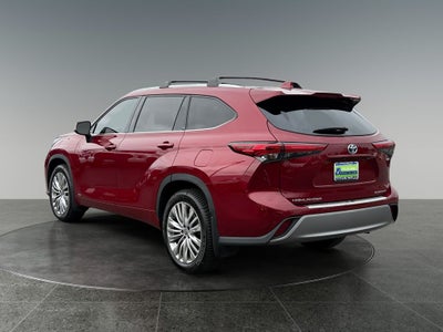 2022 Toyota Highlander Hybrid Platinum