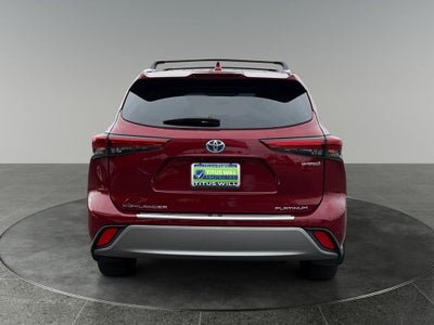 2022 Toyota Highlander Hybrid Platinum