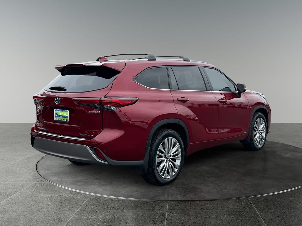 2022 Toyota Highlander Hybrid Platinum