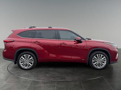 2022 Toyota Highlander Hybrid Platinum