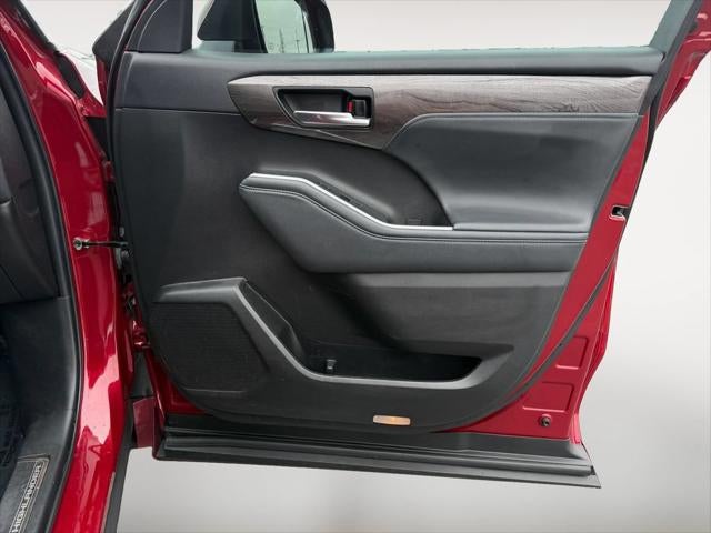 2022 Toyota Highlander Hybrid Platinum