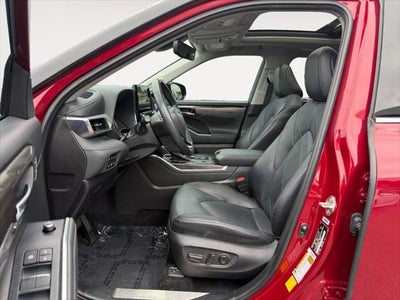 2022 Toyota Highlander Hybrid Platinum