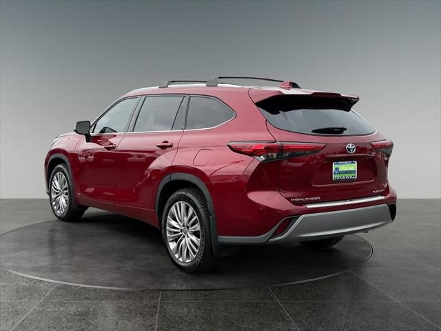 2022 Toyota Highlander Hybrid Platinum