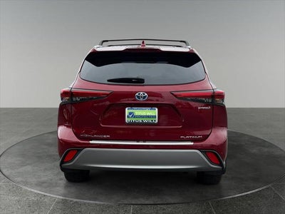 2022 Toyota Highlander Hybrid Platinum