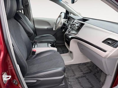 2013 Toyota Sienna SE 8 Passenger