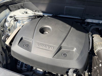 2020 Volvo XC90 T6 Momentum