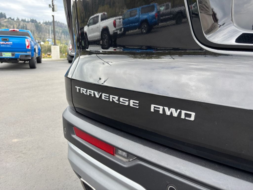 2025 Chevrolet Traverse LT 2LT